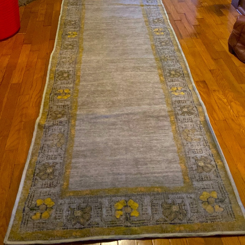 Ruggable floral runner 2.5x7’ Rug top only, bottom piece not included.